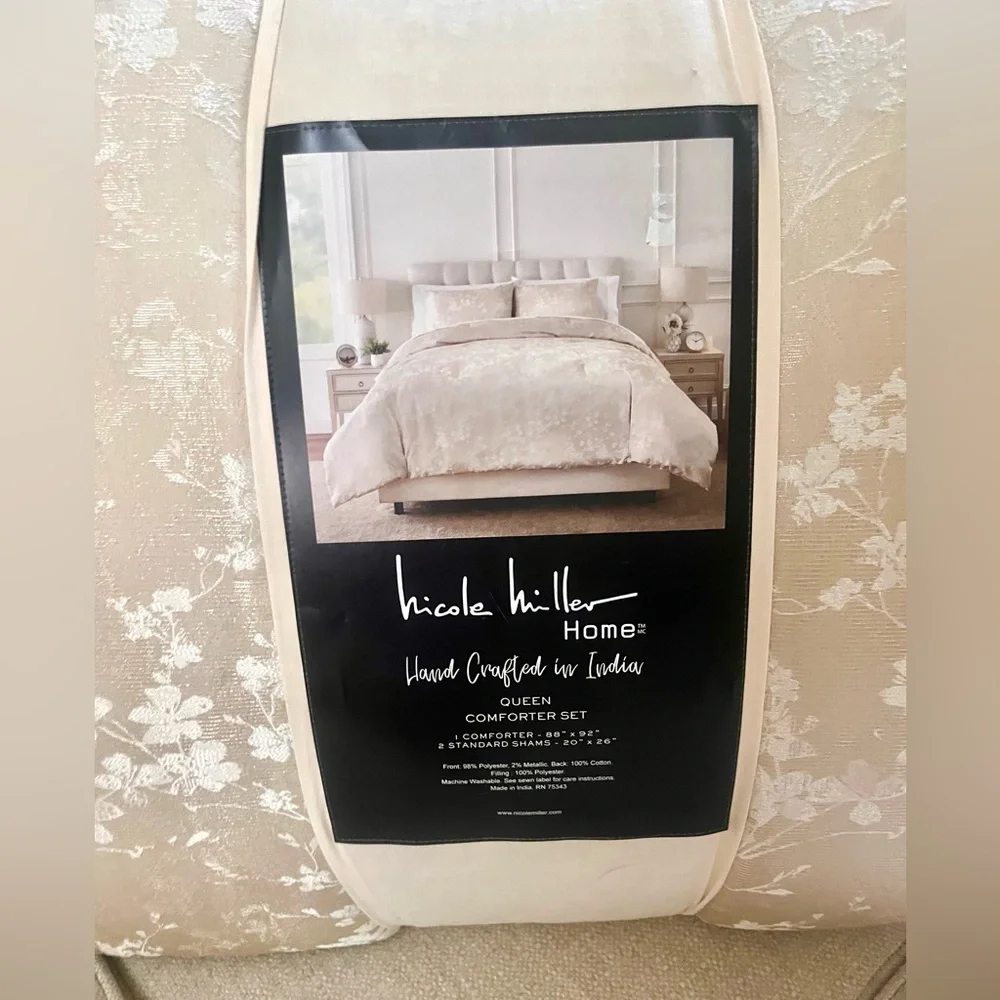 Nicole Miller Queen Comforter Set
